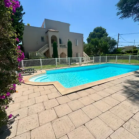 Le Somptueux Αντίμπ
